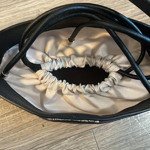 Kate Spade small bucket bag with extra adjustable strap. - Picture 4 of 5